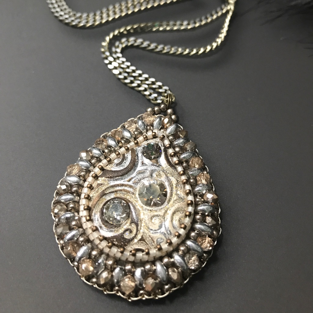 Nwot Swarvorski Crystal Pendant & Chain